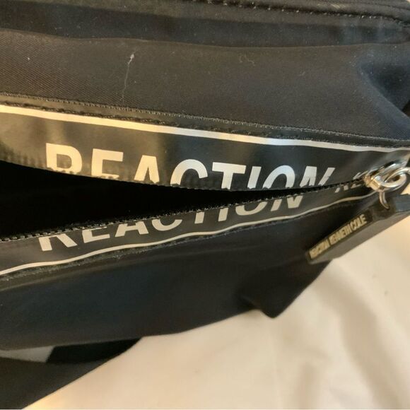 KENNETH COLE Waist Bag REACTION Fanny Pack Purse Seatbelt Strap Black EUC! - Picture 2 of 8